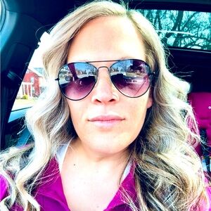 Meet your Posher, Rebecca